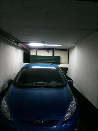  ¡COCHERA Fija Cubierta! ¡IDEAL para autos medianos, motos!