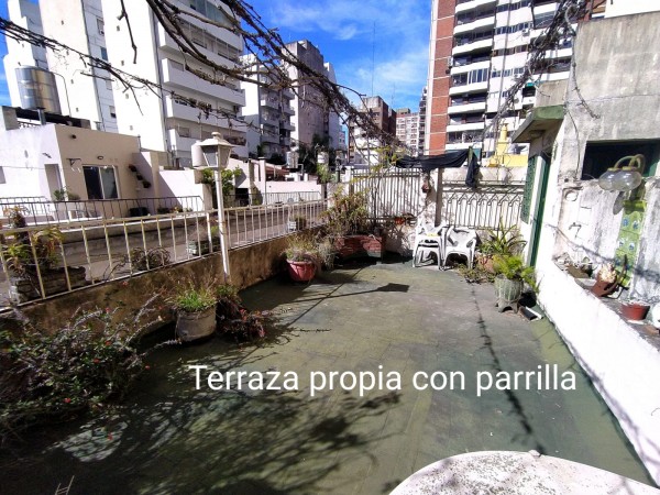 Amplio PHde estilo, a reciclar con gran terraza y parrilla