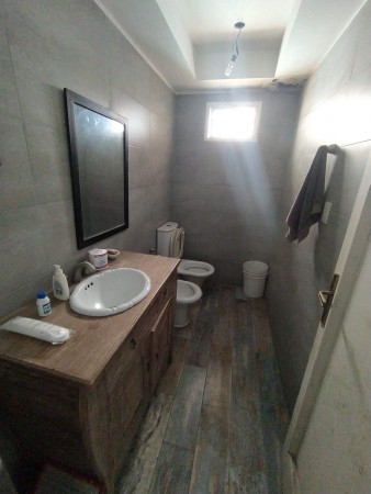 Importante casa en venta. Ideal vivienda familiar o uso comercial.