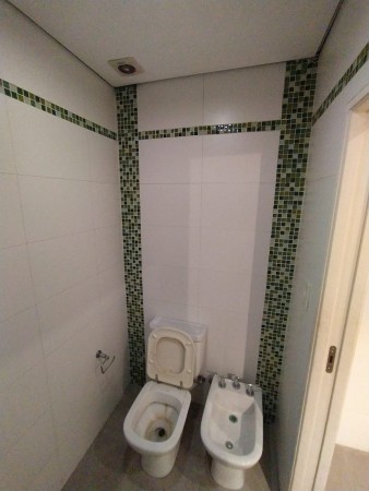Importante casa en venta. Ideal vivienda familiar o uso comercial.