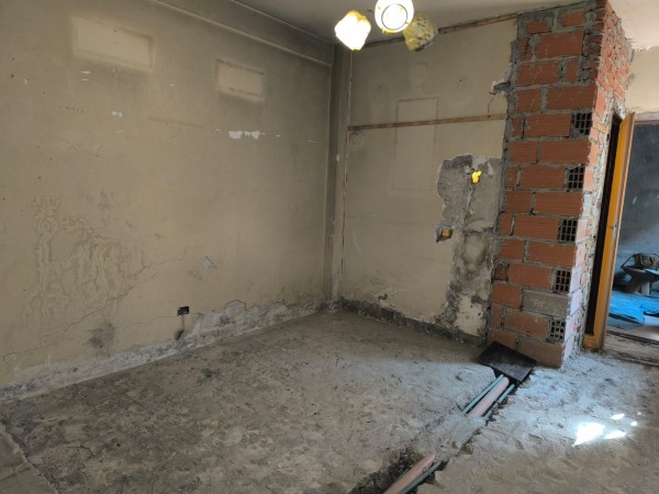 A reciclar, dos ambientes con patio. Espacio áero libre. Sin expensas